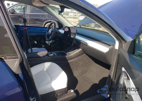 2021 Tesla Model Y Standard Range Rear-Wheel Drive from USA, damaged, VIN 5YJYGDED4MF123082